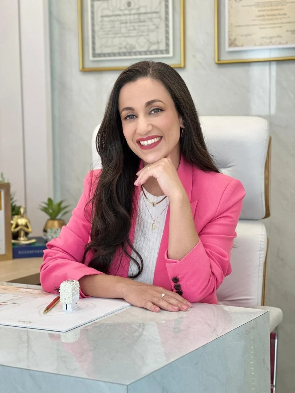 Dra. Catielly Rocha, instrutora do curso de preenchimento facial