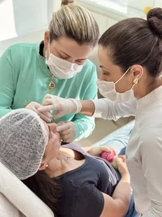 Prática de preenchimento facial em turma anterior